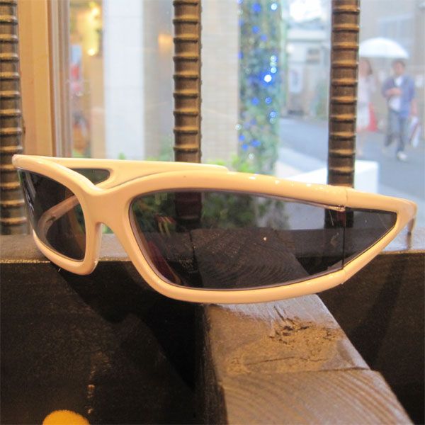 VINTAGE FRANCE MADE CATS EYE WHITE