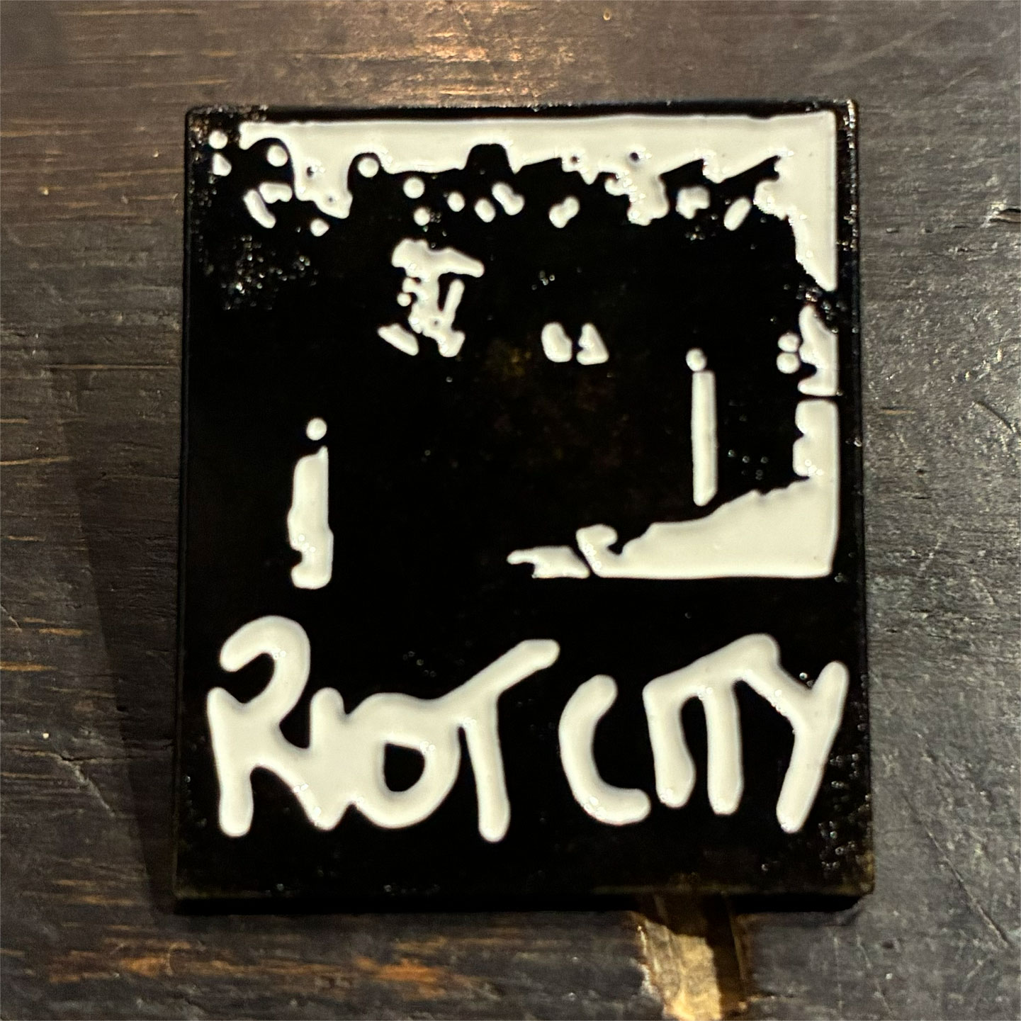RIOT CITY ピンバッジ
