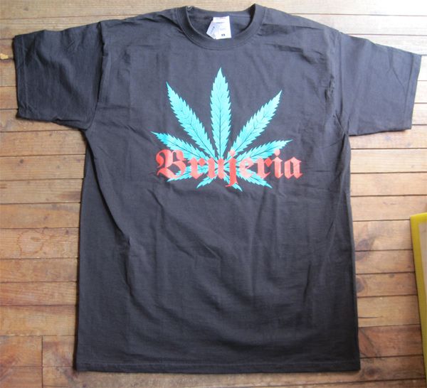 BRUJERIA Tシャツ marijuana