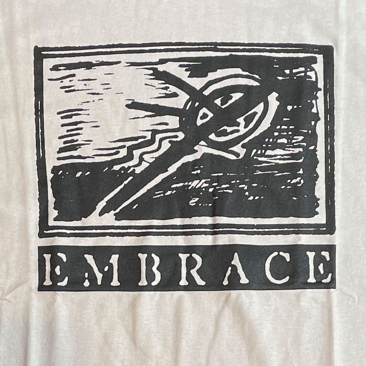 EMBRACE Tシャツ LOGO2
