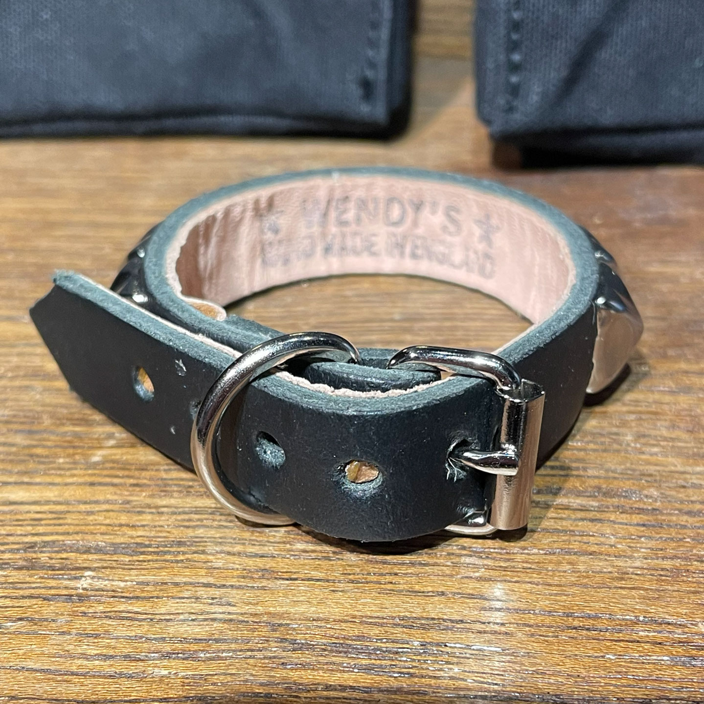 WENDY'S 1連鋲リストバンド ピラミッド