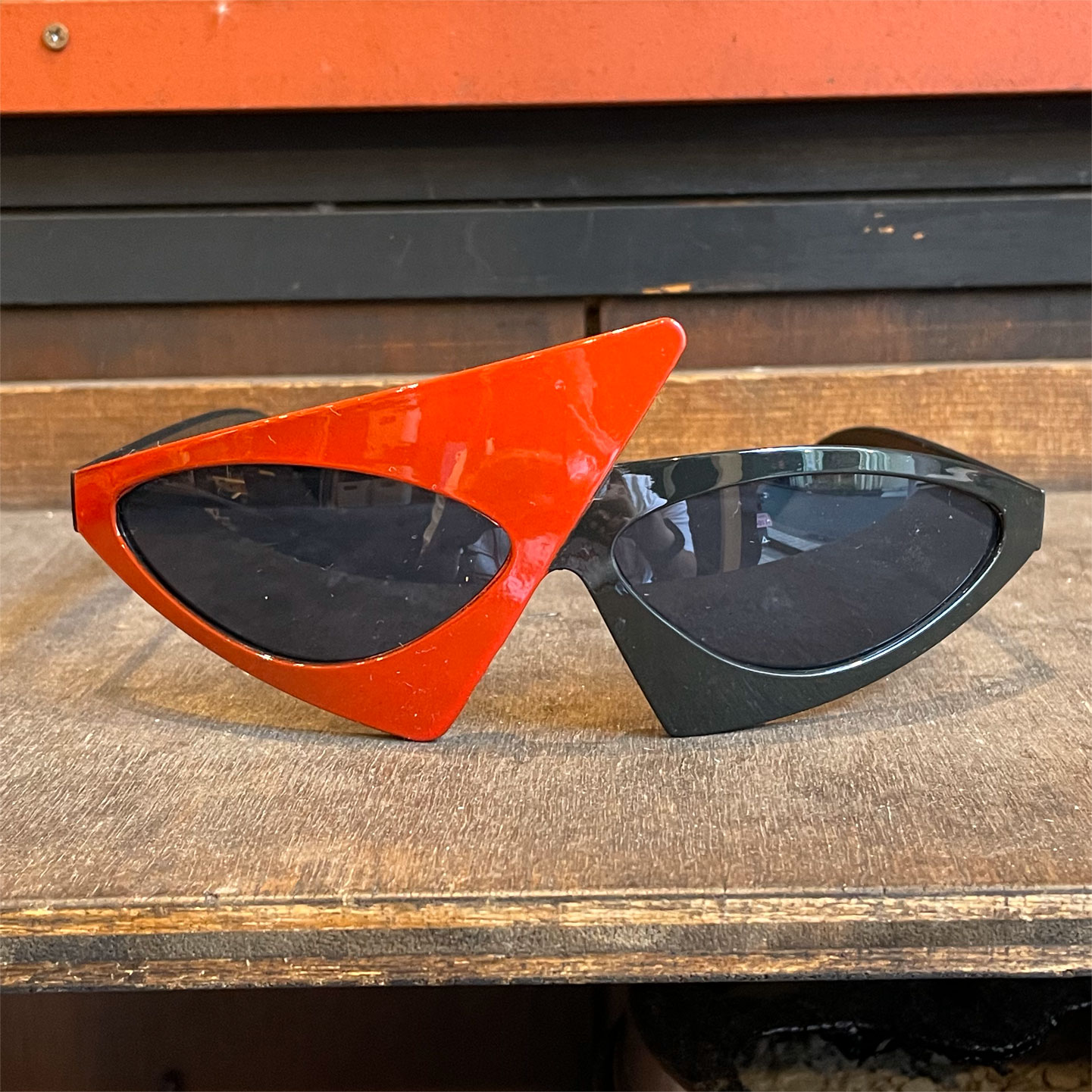 GABBA SUNGLASS BLACK x RED