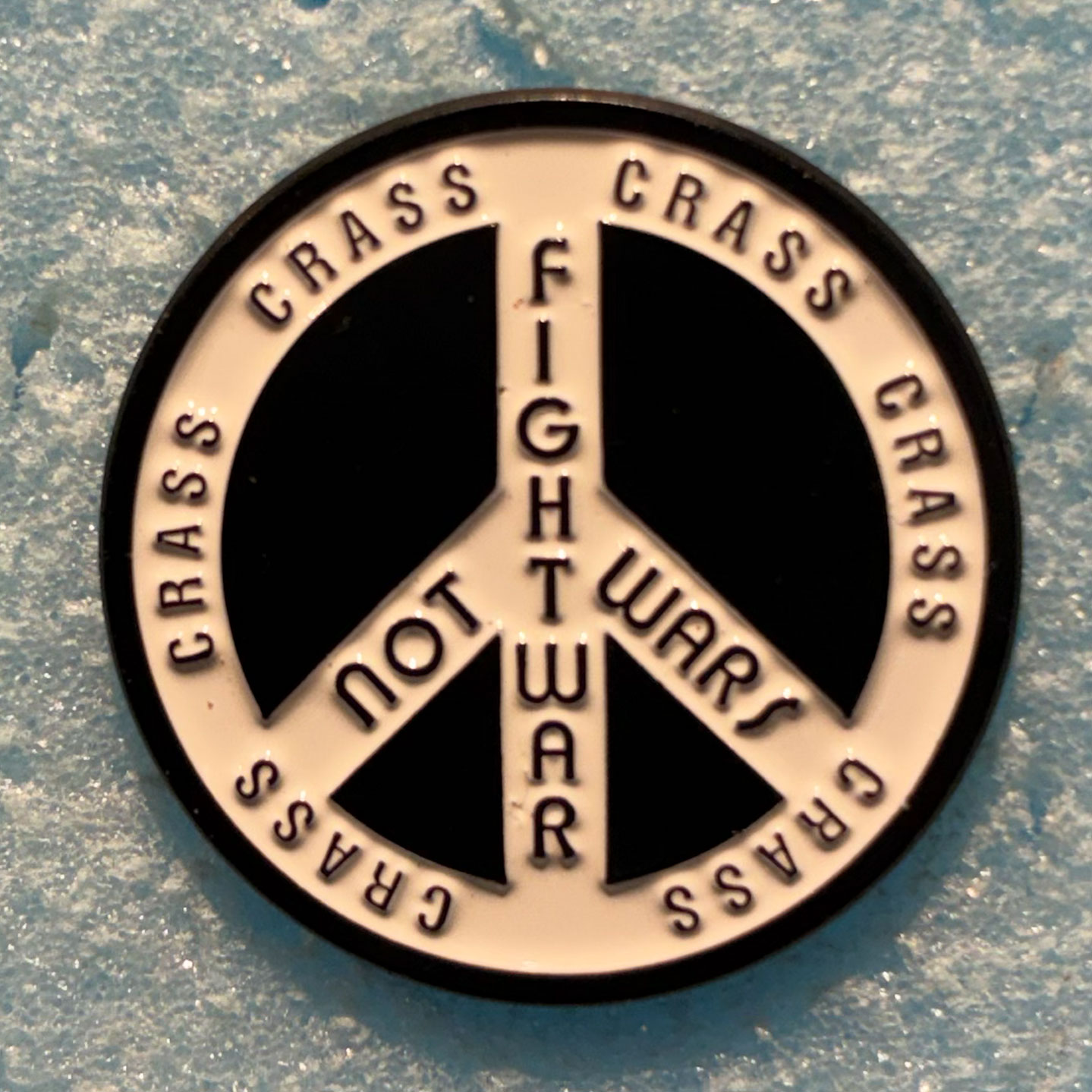 CRASS ピンバッジ FIGHT WAR NOT WARS