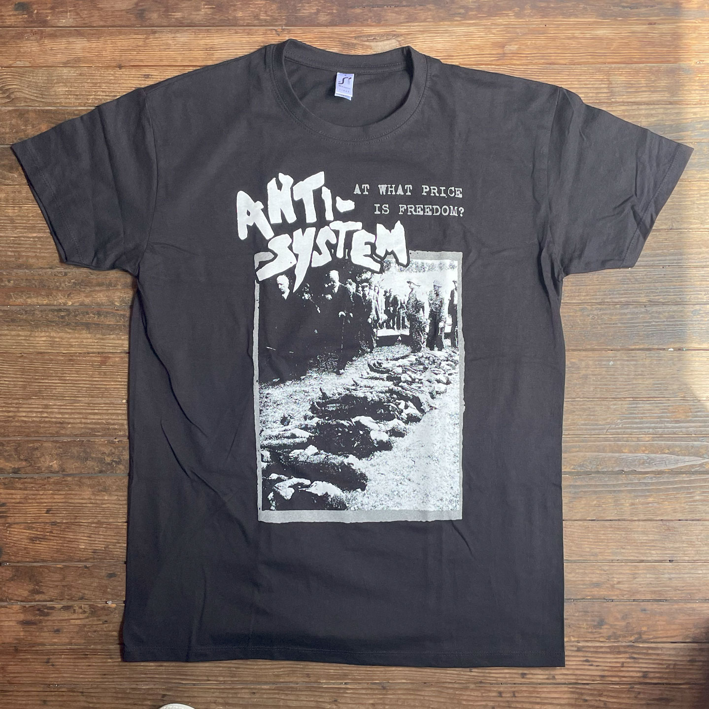 ANTI-SYSTEM Tシャツ AT WHAT PRICE IS FREEDOM?