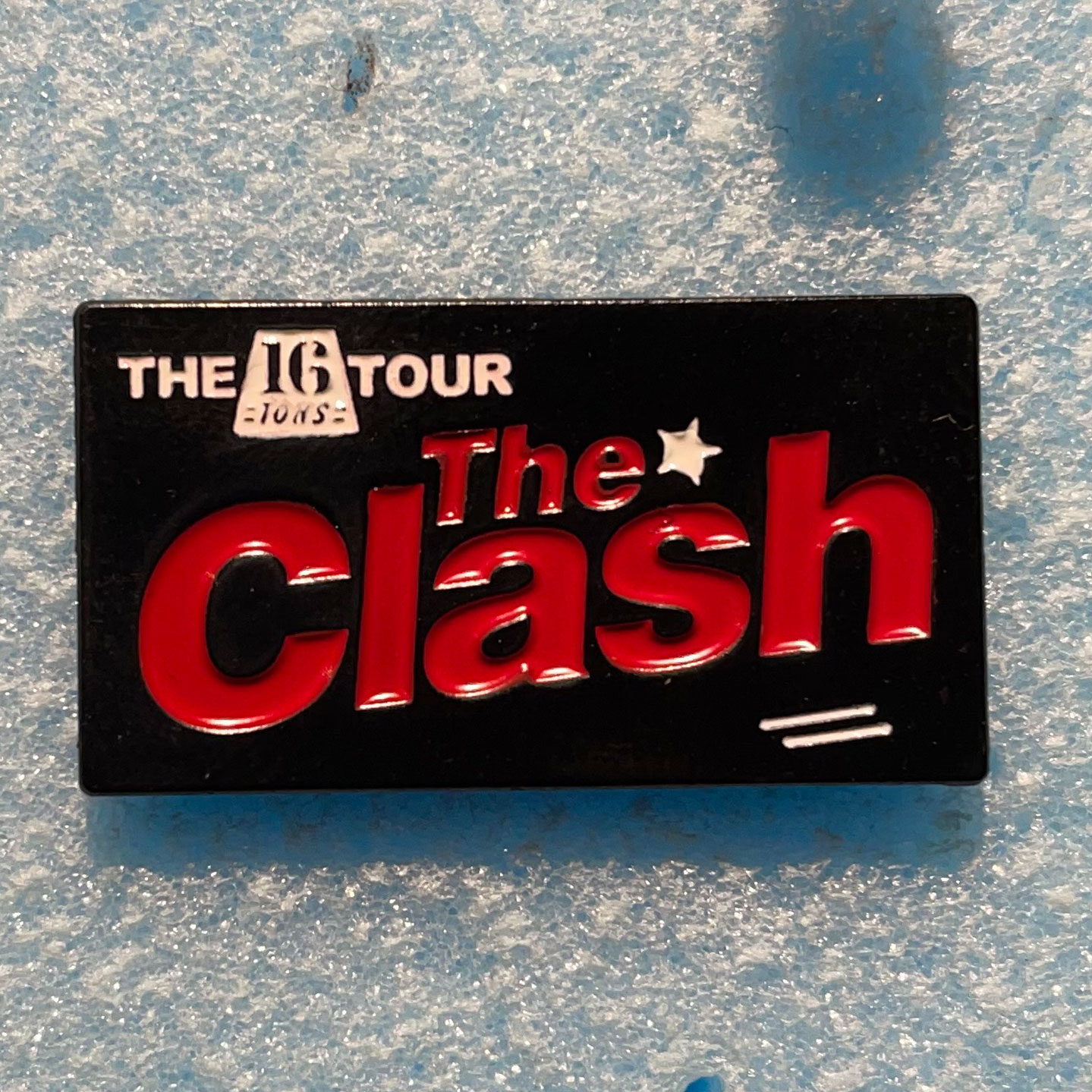 THE CLASH ピンバッジ 16TONS