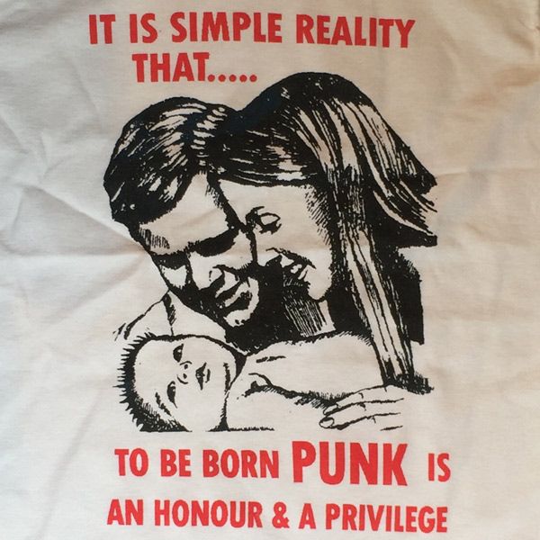 TO BE BORN PUNK IS AN HONOUR & A PRIVILEGE Tシャツ