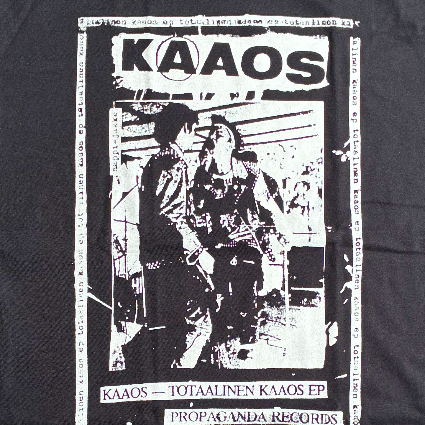 KAAOS Tシャツ Totaalinen Kaaos