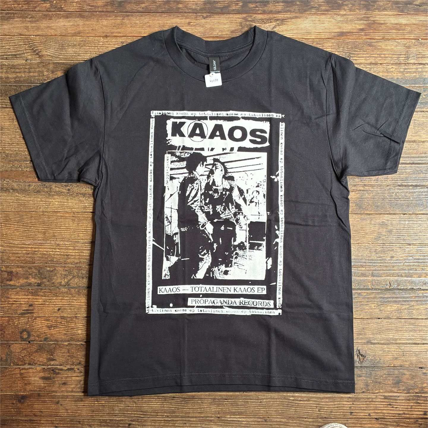 KAAOS Tシャツ Totaalinen Kaaos