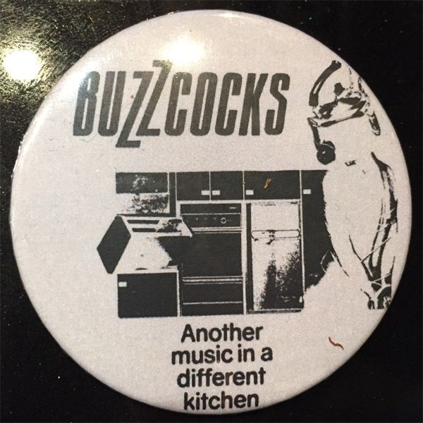 BUZZCOCKS デカバッジ ANOTHER MUSIC IN A DIFFERENT KITCHEN