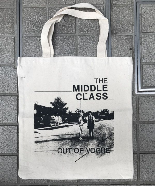 MIDDLE CLASS TOTEBAG OUT OF VOGUE