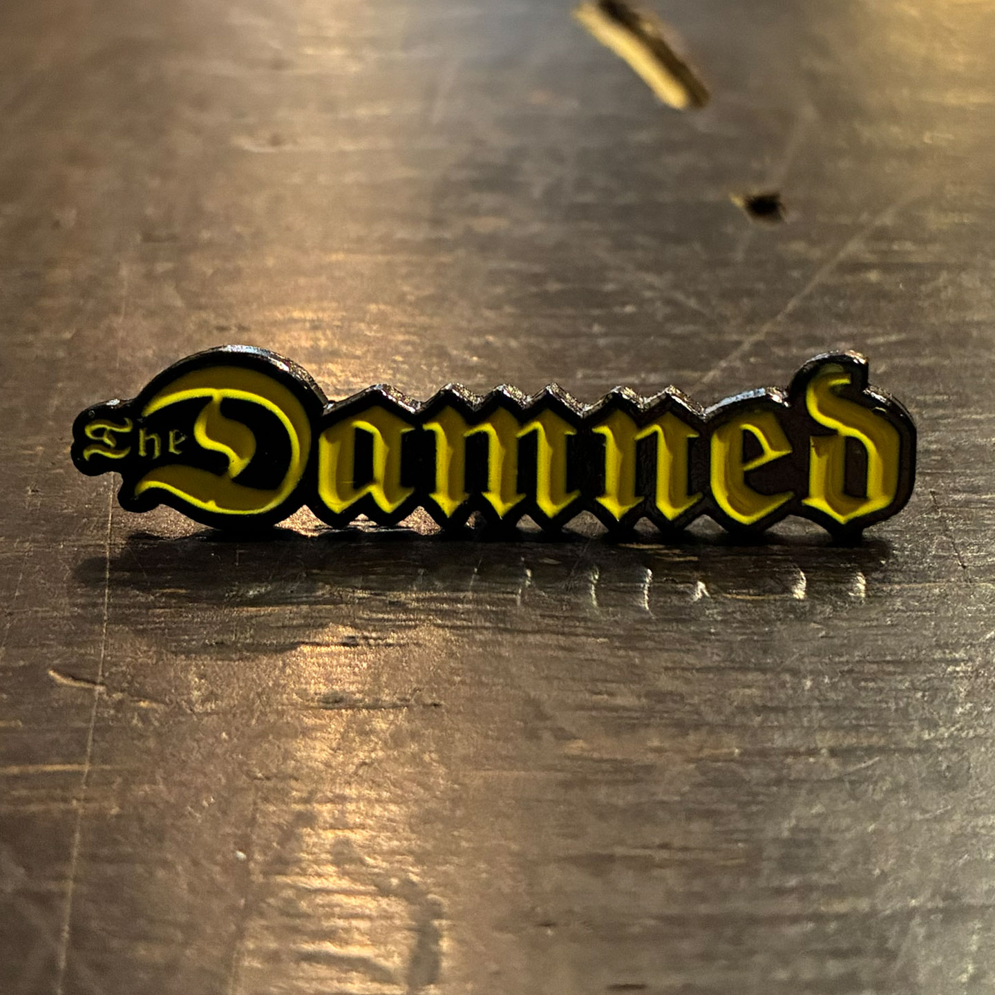 THE DAMNED ピンバッジ logo