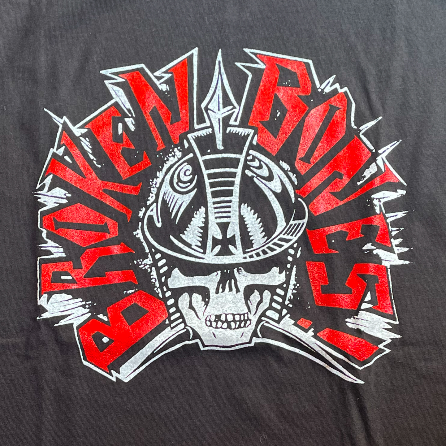 BROKEN BONES Tシャツ SKULL