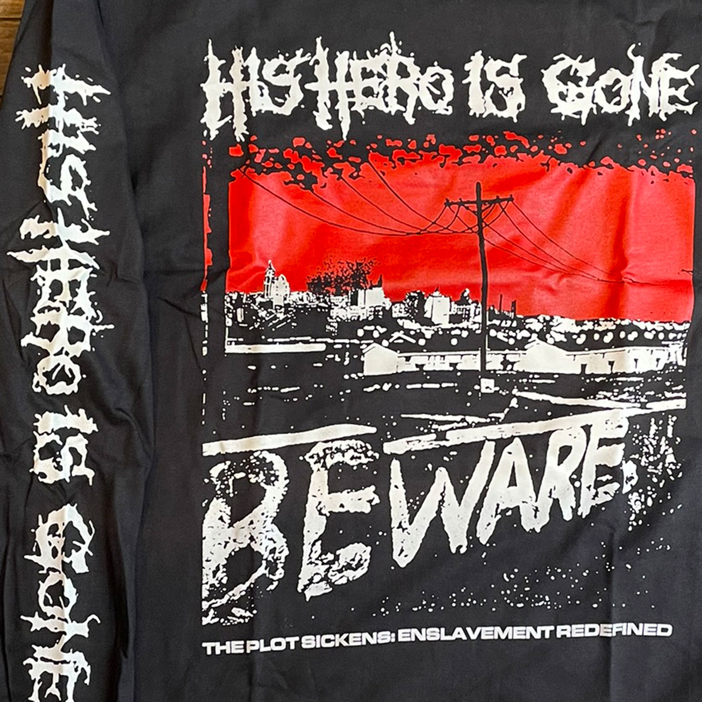 HIS HERO IS GONE ロングスリーブTシャツ The Plot Sickens: Enslavement Redefined