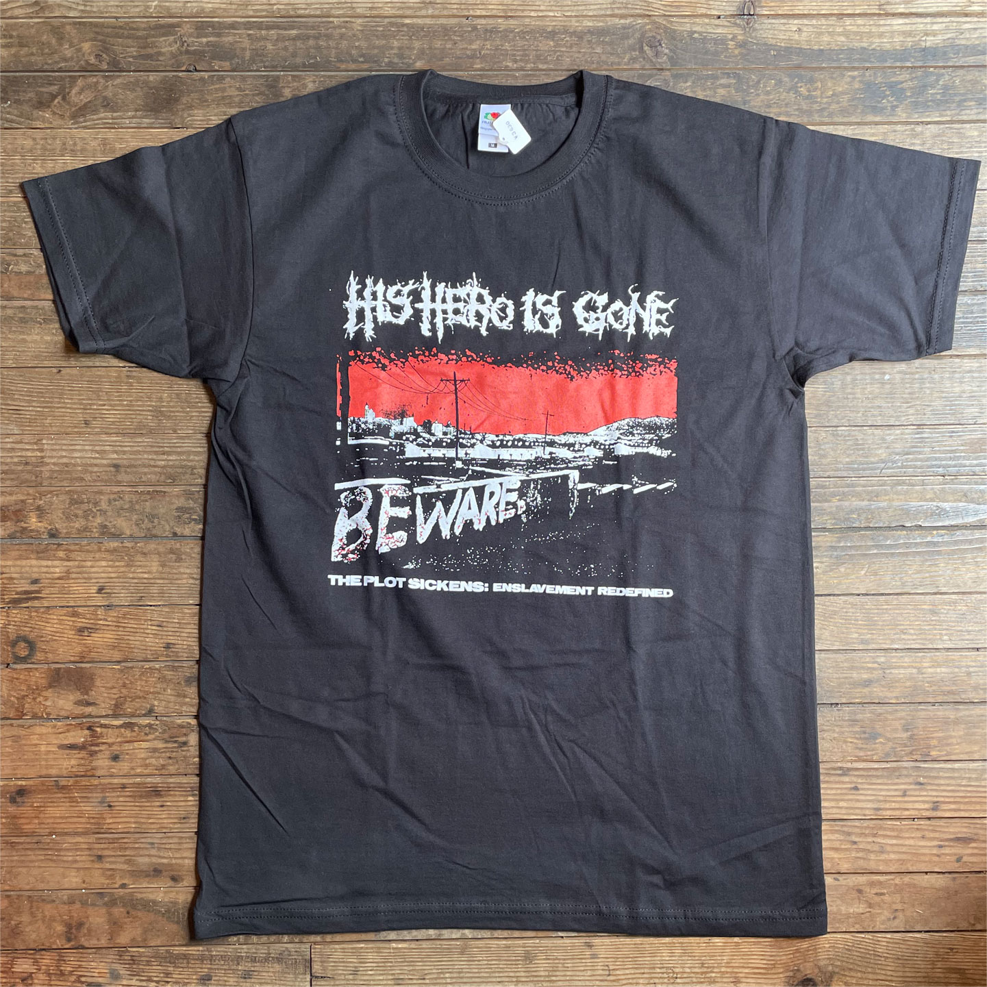 HIS HERO IS GONE Tシャツ The Plot Sickens: Enslavement Redefined