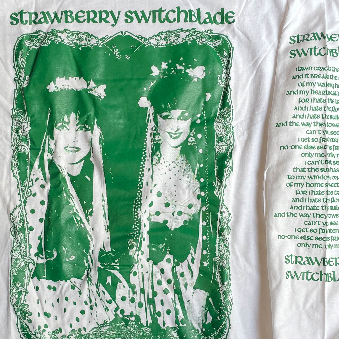 STRAWBERRY SWITCH BLADE ロングスリーブTシャツ trees and flowers
