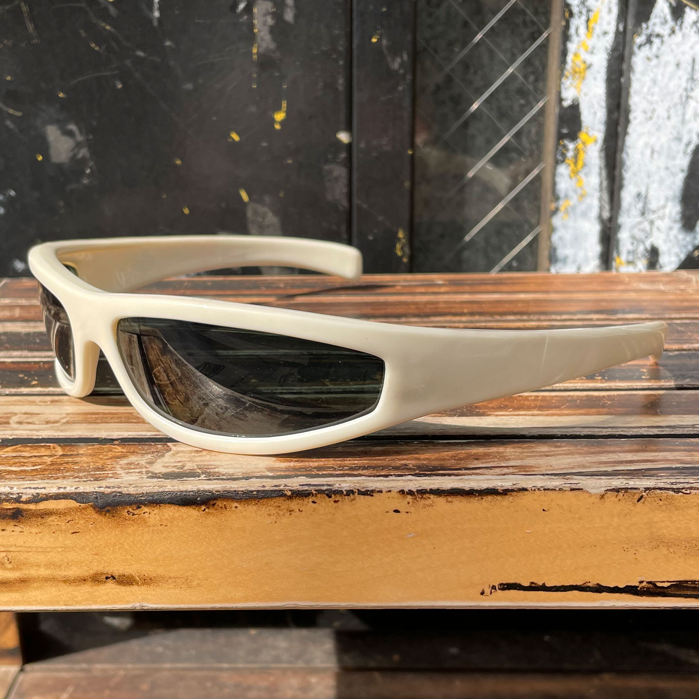 ITALY MADE VINTAGE SUNGLASS CATS EYE WHITE
