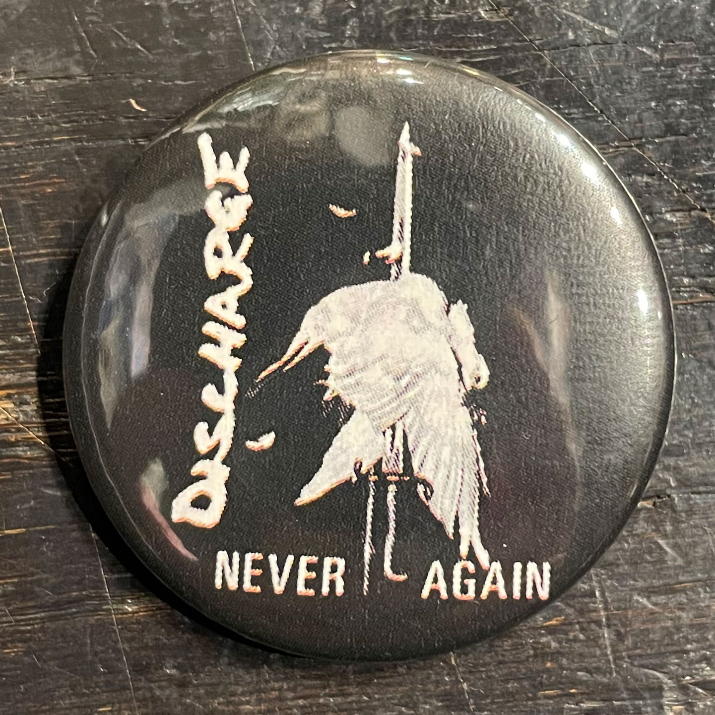 DISCHARGE バッジ NEVER AGAIN