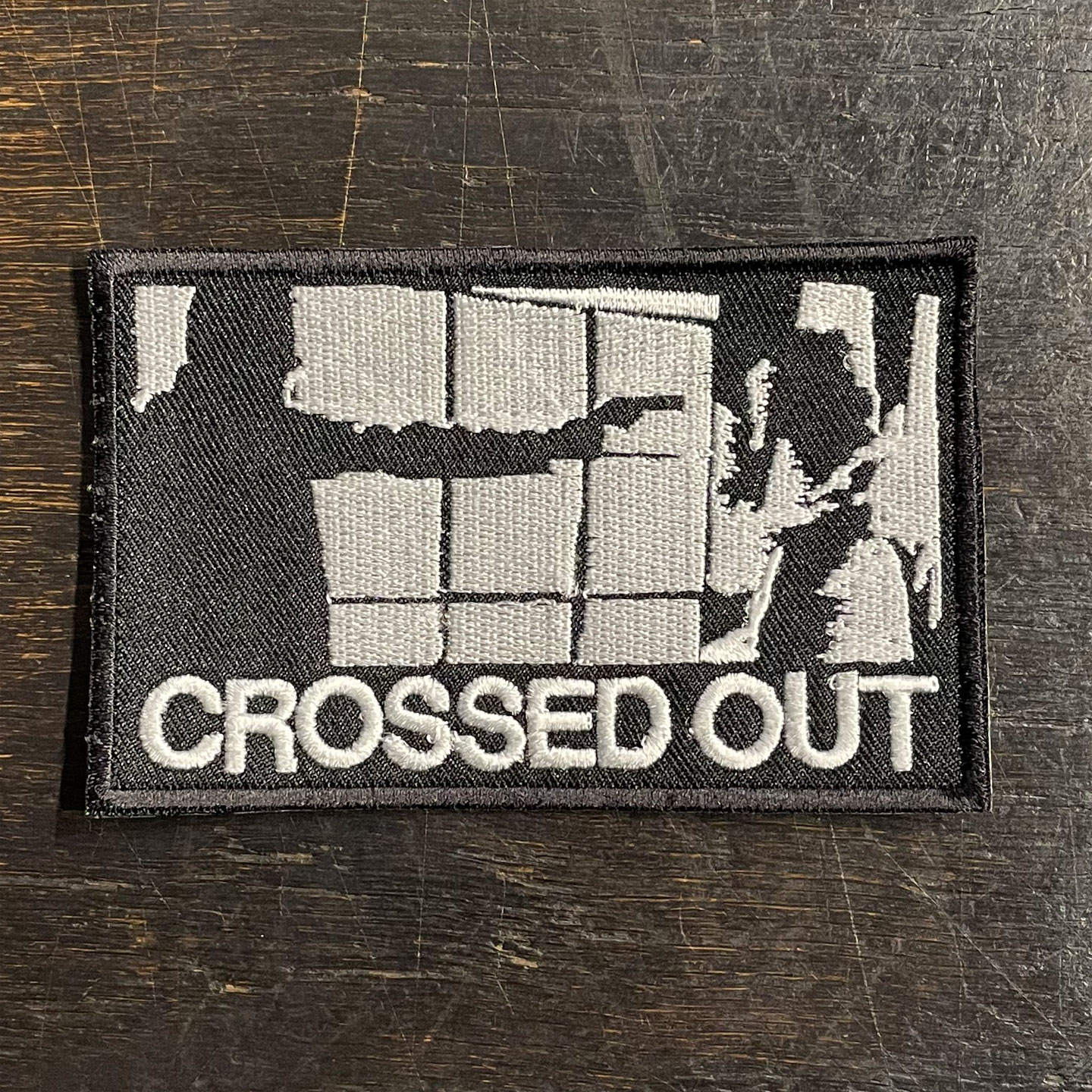CROSSED OUT 刺繍ワッペン 
