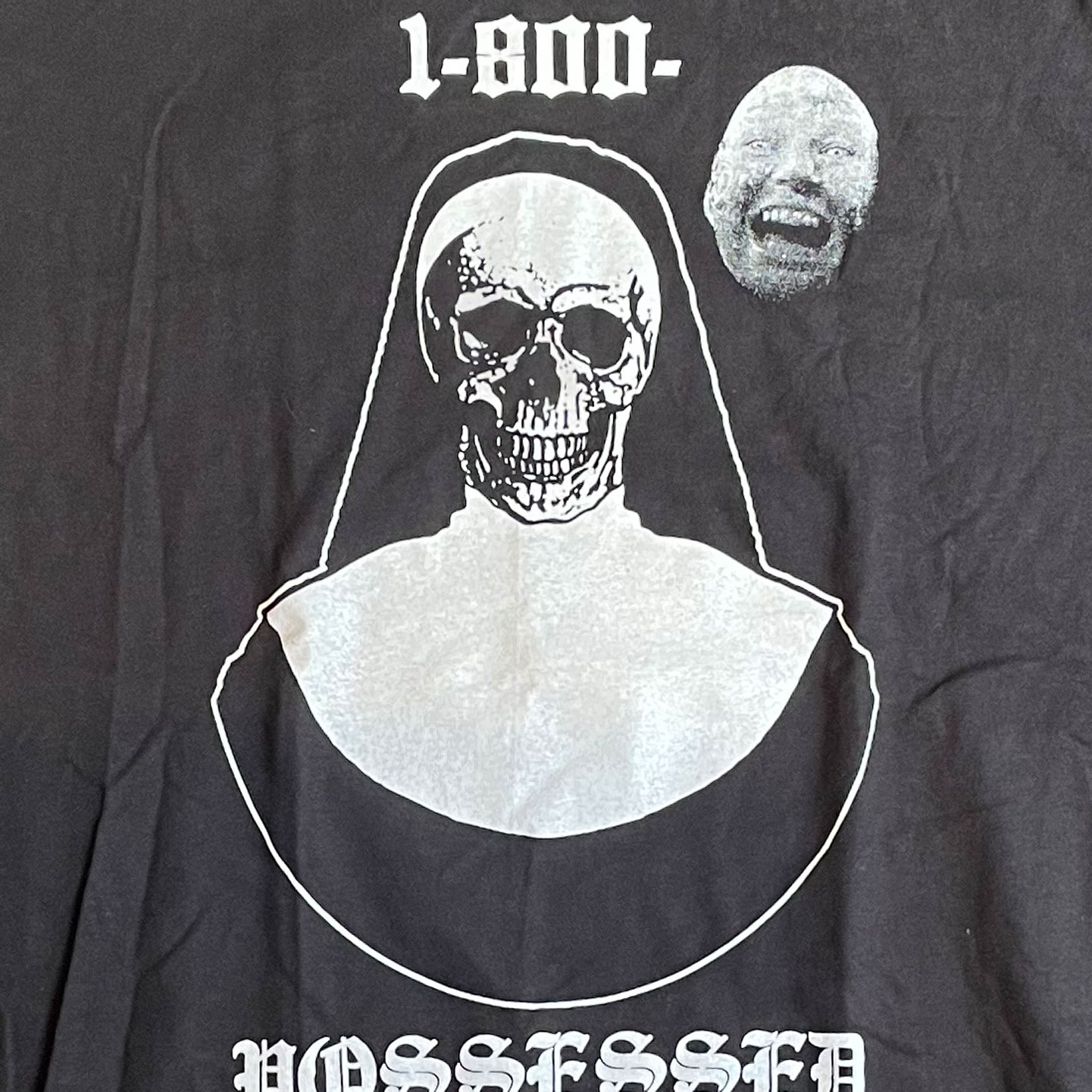 1-800-Possessed Tシャツ Skull Nun