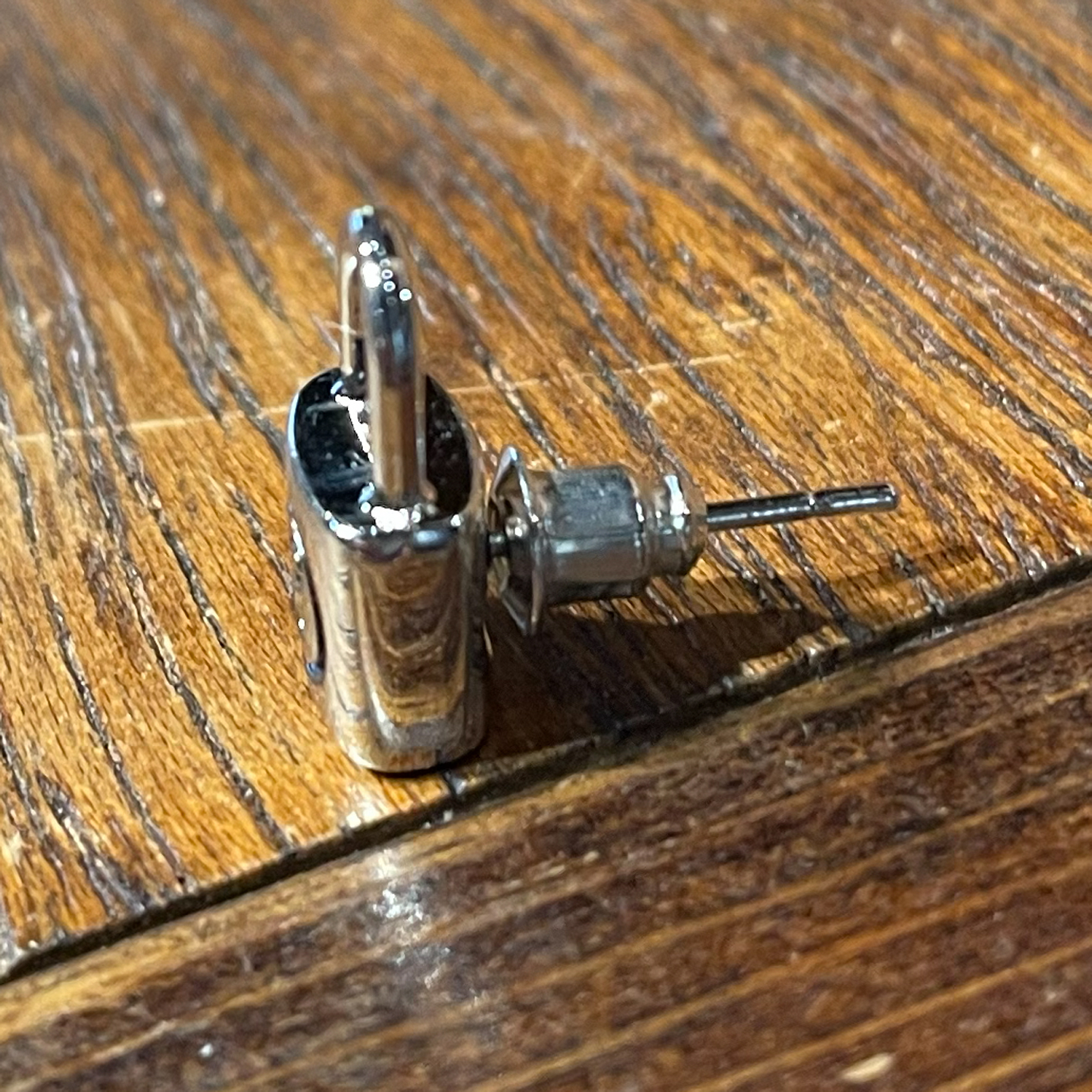 SID padlock ピアス