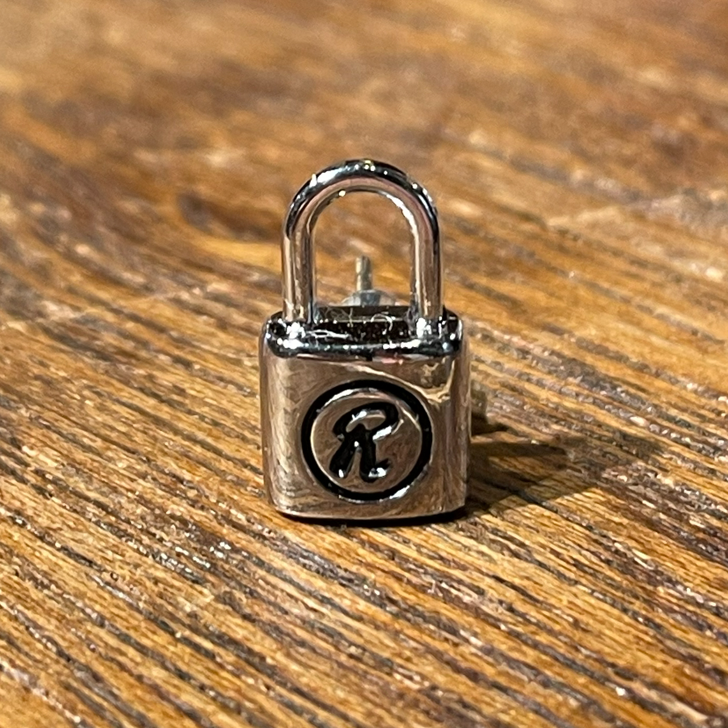 SID padlock ピアス
